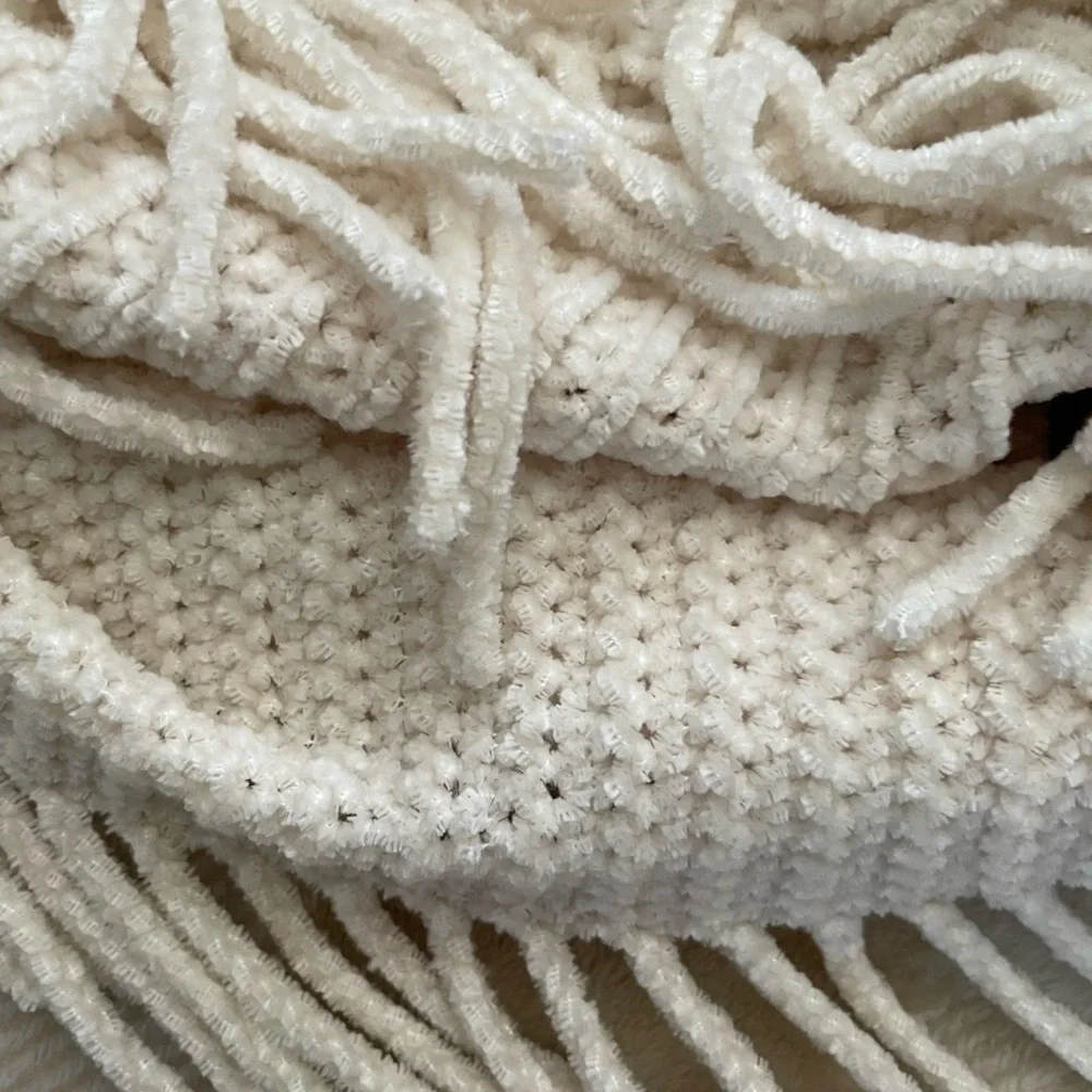 NWT Francesca’s Ivory Super Soft Crochet Fringe Scarf